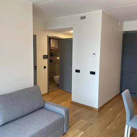 Uus Mai Taenava Korter Lägenhet